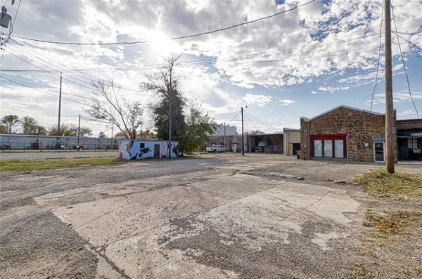 Listing Image #3 - Office for sale at 115 S Main Street, Eufaula OK 74432