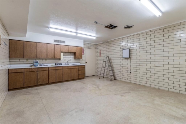 Listing Image #2 - Others for sale at 1012 W Division Street, Arlington TX 76012