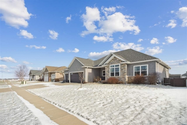 Listing Image #2 - Others for sale at 380 Ascot Ln, Robins IA 52328