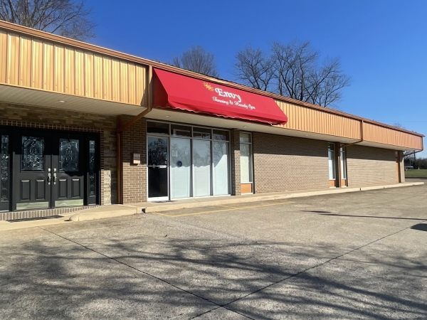 Listing Image #1 - Retail for sale at 212 Springer Rd, Lawrenceburg TN 38464