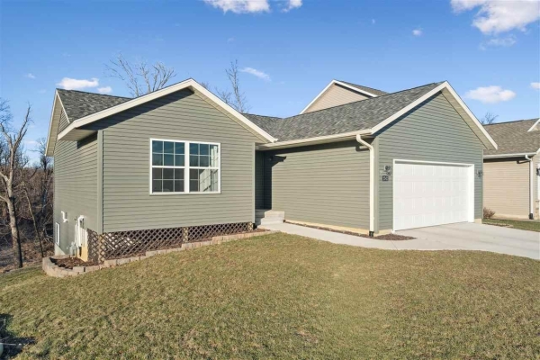 Listing Image #2 - Others for sale at 2042 Sugar Creek Dr Nw, Cedarrapids IA 52405