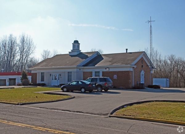 Listing Image #2 - Office for sale at 2555 Creekwood Ct, Springfield OH 45504