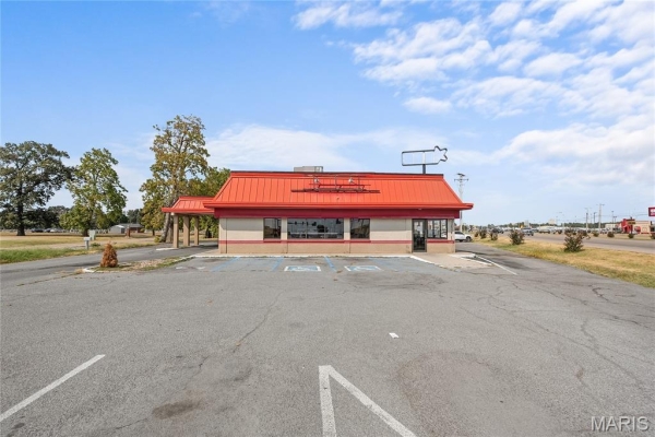 Listing Image #1 - Others for sale at 1105 S Main Street, Sikeston MO 63801 Listing Image #1 - Others for sale at 1105 S Main Street, Sikeston MO 63801