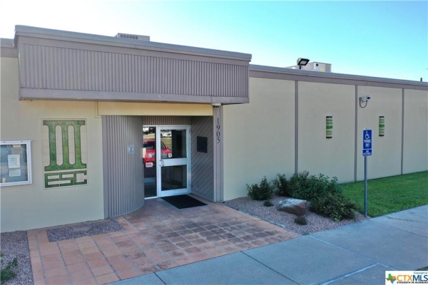 Listing Image #1 - Office for sale at 1905 Leary Lane, Victoria TX 77901