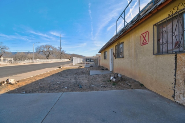 Listing Image #1 - Retail for sale at 8524 Trumbull Avenue SE, Albuquerque NM 87108
