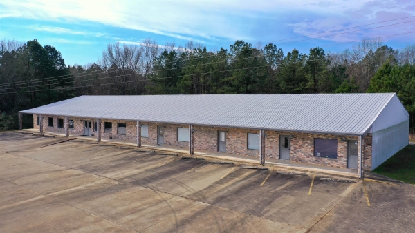 Listing Image #1 - Others for sale at 16879 Hwy 59 N, Queen City TX 75572