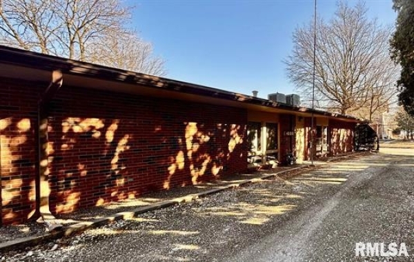 Listing Image #2 - Others for sale at 119 E Clinton Avenue, Monmouth IL 61462