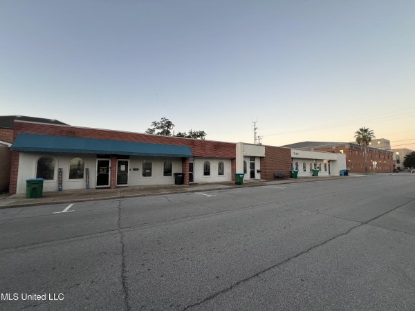 Listing Image #1 - Office for sale at 702 Watts Avenue, Pascagoula MS 39567