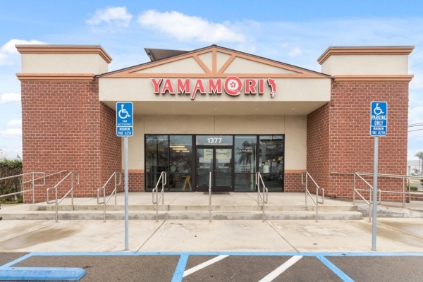 Listing Image #1 - Others for sale at 1377 W El Monte Way, Dinuba CA 93618