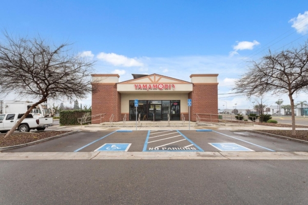 Listing Image #2 - Others for sale at 1377 W El Monte Way, Dinuba CA 93618