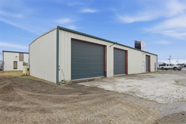 Listing Image #2 - Others for sale at 2713 E Napoleon Street E, Sulphur LA 70663