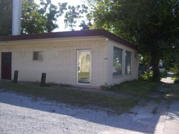Listing Image #1 - Office for sale at 2876 E. Admiral Pl., Tulsa OK 74110