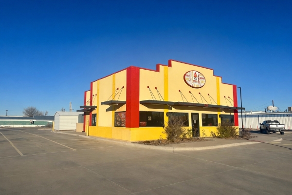 Listing Image #1 - Retail for sale at 106 S College Avenue, Levelland TX 79336