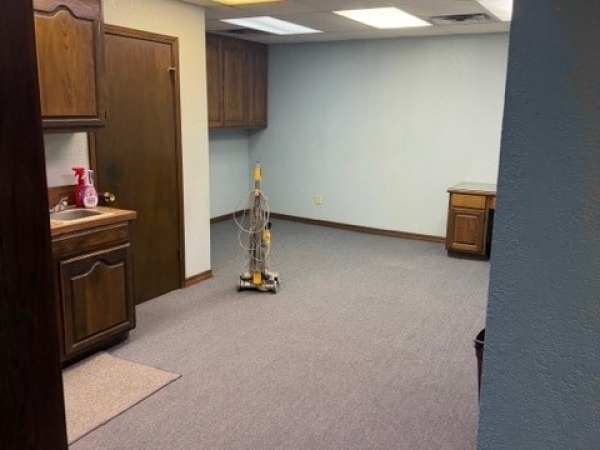 Listing Image #3 - Office for sale at 515 S Maple St, Sapulpa OK 74066