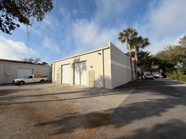 Listing Image #2 - Others for sale at 6401 E. Roger Circle  16, Boca Raton FL 33487