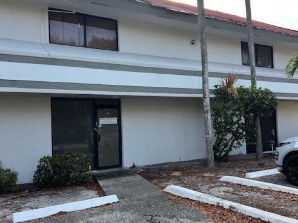 Listing Image #3 - Others for sale at 6401 E. Roger Circle  16, Boca Raton FL 33487