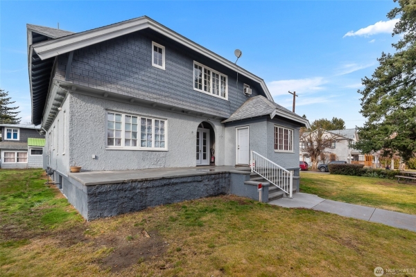 Listing Image #2 - Multi-family for sale at 600 Douglas Street, Wenatchee WA 98801