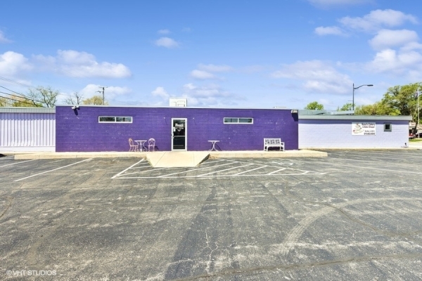 Listing Image #1 - Retail for sale at 800 W Broadway St, Bradley IL 60915