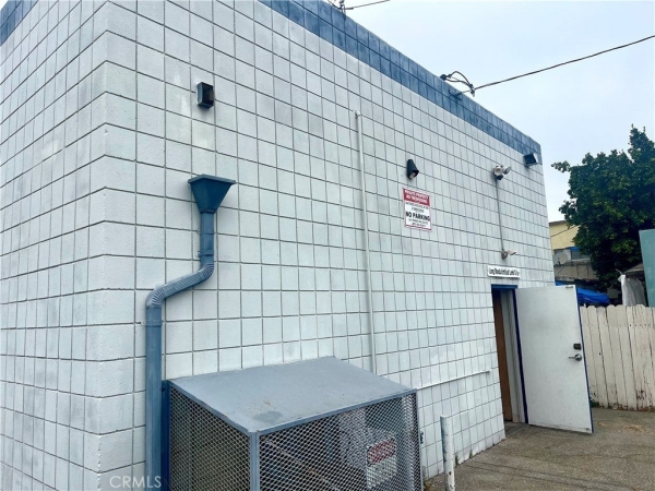 Listing Image #2 - Office for sale at 2268 N. Long Beach Blvd, Long Beach CA 90806