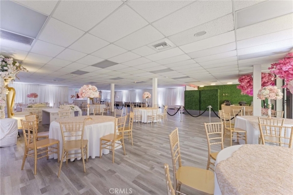 Listing Image #1 - Retail for sale at 6265 Van Nuys Boulevard, Van Nuys CA 91401