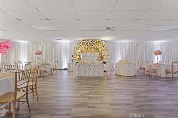 Listing Image #3 - Retail for sale at 6265 Van Nuys Boulevard, Van Nuys CA 91401