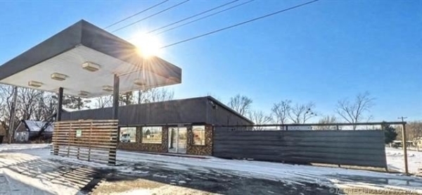 Listing Image #1 - Others for sale at 918 W Main Street, Hulbert OK 74441