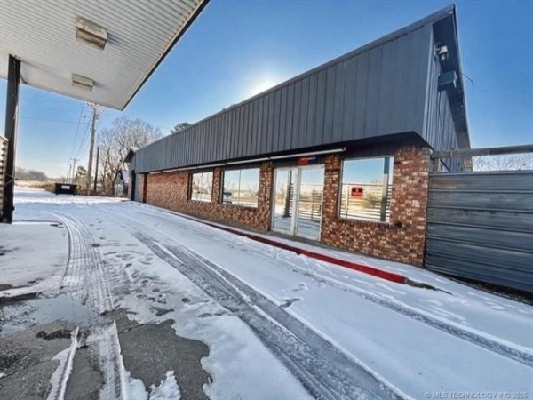 Listing Image #3 - Others for sale at 918 W Main Street, Hulbert OK 74441