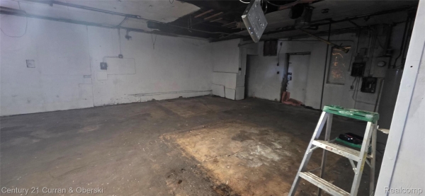 Listing Image #2 - Others for sale at 15282 Middlebelt Road, Livonia MI 48154