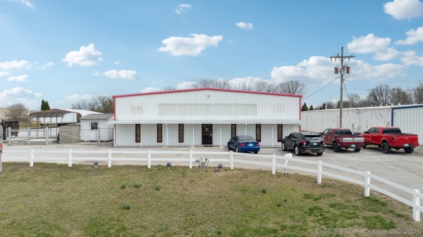Listing Image #1 - Retail for sale at 4201 N Wood Drive, Okmulgee OK 74447 Listing Image #1 - Retail for sale at 4201 N Wood Drive, Okmulgee OK 74447