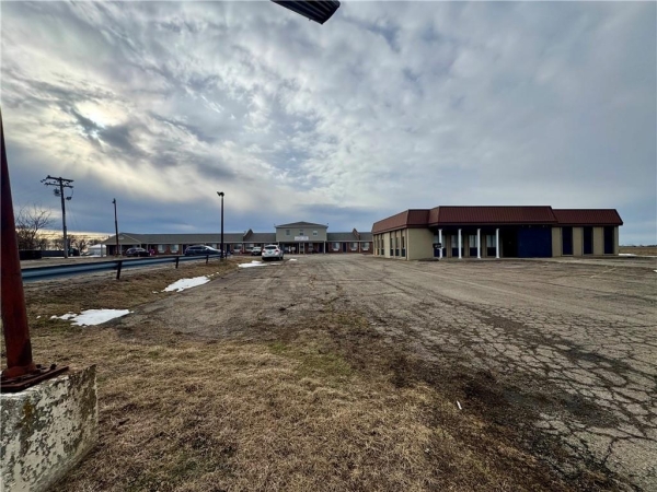 Listing Image #3 - Multi-family for sale at 4211 & 4213 Lake Land Blvd, Mattoon IL 61938