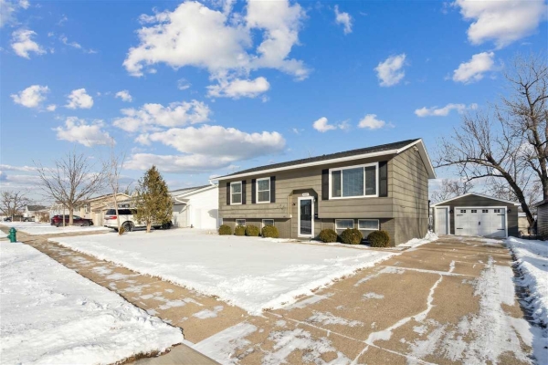 Listing Image #2 - Others for sale at 4602 Twin Pine Dr Ne, Cedarrapids IA 52402