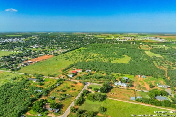 Listing Image #1 - Others for sale at 3911 County Road 1000, Pearsall TX 78061