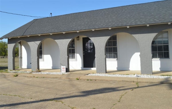 Listing Image #1 - Office for sale at 800 W Front Street, De Kalb TX 75559