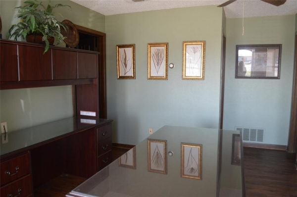 Listing Image #3 - Office for sale at 800 W Front Street, De Kalb TX 75559