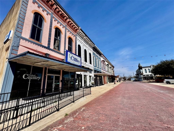 Listing Image #2 - Office for sale at 125 W Broadway Street, Clarksville TX 75426