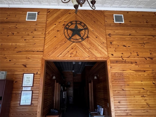 Listing Image #3 - Office for sale at 125 W Broadway Street, Clarksville TX 75426