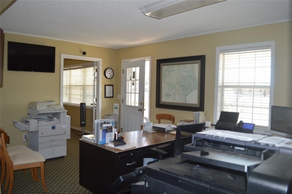 Listing Image #3 - Office for sale at 802 W Front Street, De Kalb TX 75559