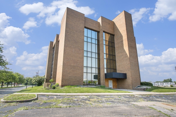 Listing Image #2 - Office for sale at 400 Riverview Drive, Benton Harbor MI 49022