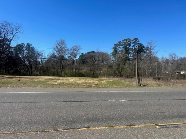 Listing Image #1 - Others for sale at 3007 N East End Blvd, Marshall TX 75670