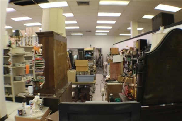 Listing Image #2 - Retail for sale at 567 Mckean Ave, Donora PA 15033