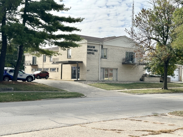 Listing Image #2 - Multi-family for sale at 417-416 W Wood St, Decatur IL 62522