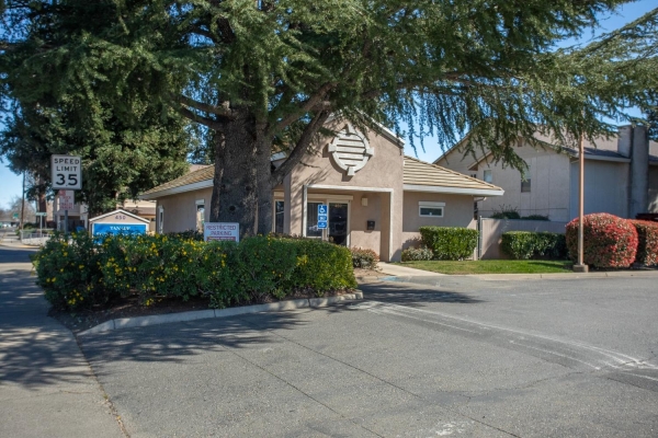 Listing Image #1 - Office for sale at 450 Queens Ave, Yuba City CA 95991
