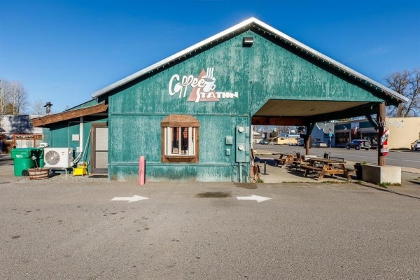 Listing Image #3 - Retail for sale at 192 Main Street 190 Main Street, Chester CA 96020