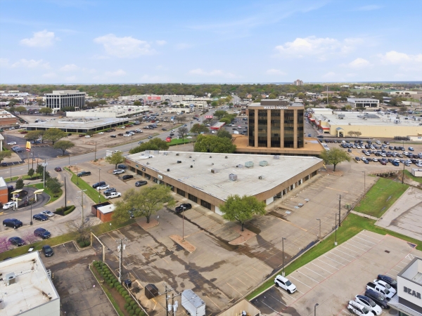Listing Image #3 - Office for sale at 1101 Wooded Acres Dr, Waco TX 76710