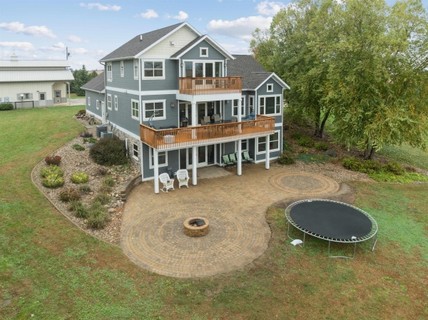 Listing Image #1 - Others for sale at 2425 Bishop Avenue, Waverly IA 50677