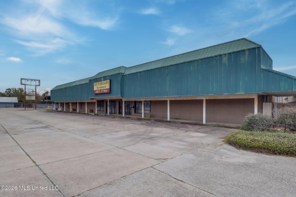 Listing Image #3 - Others for sale at 813 E Pass Road, Gulfport MS 39507 Listing Image #3 - Others for sale at 813 E Pass Road, Gulfport MS 39507