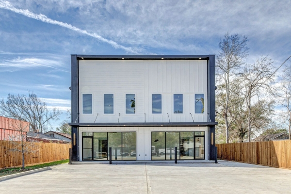 Listing Image #1 - Others for sale at 704 S 1st St, Conroe TX 77301