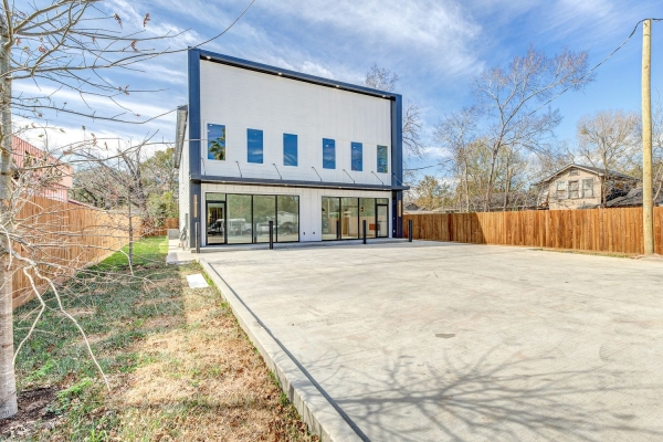 Listing Image #2 - Others for sale at 704 S 1st St, Conroe TX 77301