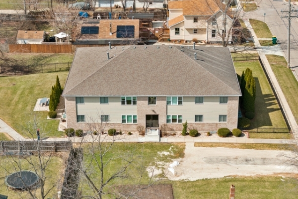 Listing Image #2 - Multi-family for sale at 326 Edward St, Sycamore IL 60178