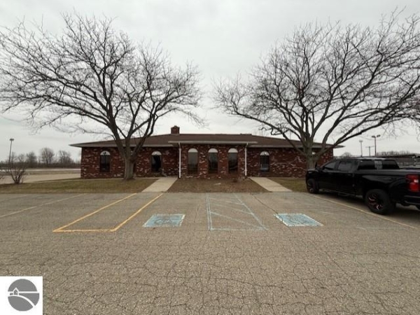 Listing Image #1 - Retail for sale at 5556 M-21, St Johns MI 48879